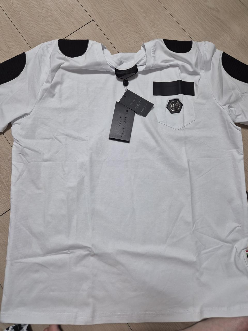 필립플레인 화이트반팔티셔츠팝니다L새상품