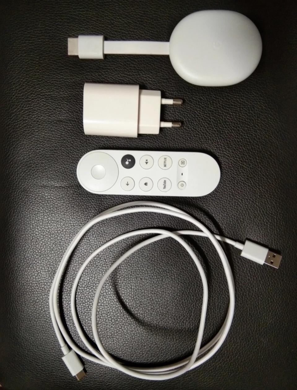 4K,크롬캐스트 4세대 입니다리모컨에 케이브도있고아무이상없이 작동 잘