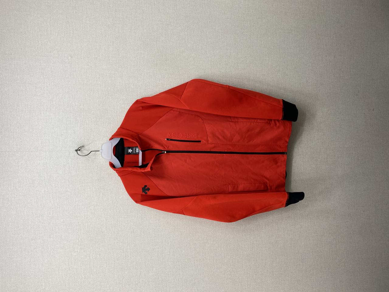 데상트 트레이닝 집업 100