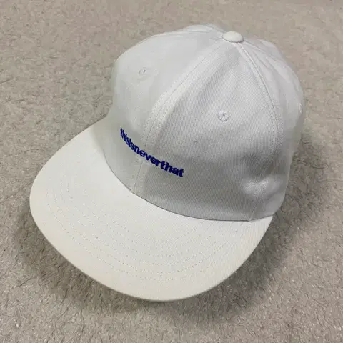디스이즈네버댓 스냅백 화이트 모자