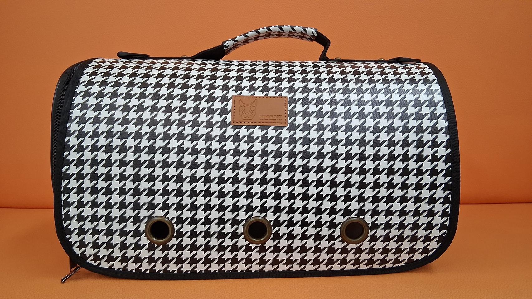 강아지공화국, 반려견 커릴 이동가방(하운드투스 패턴)입니다. 하운드투