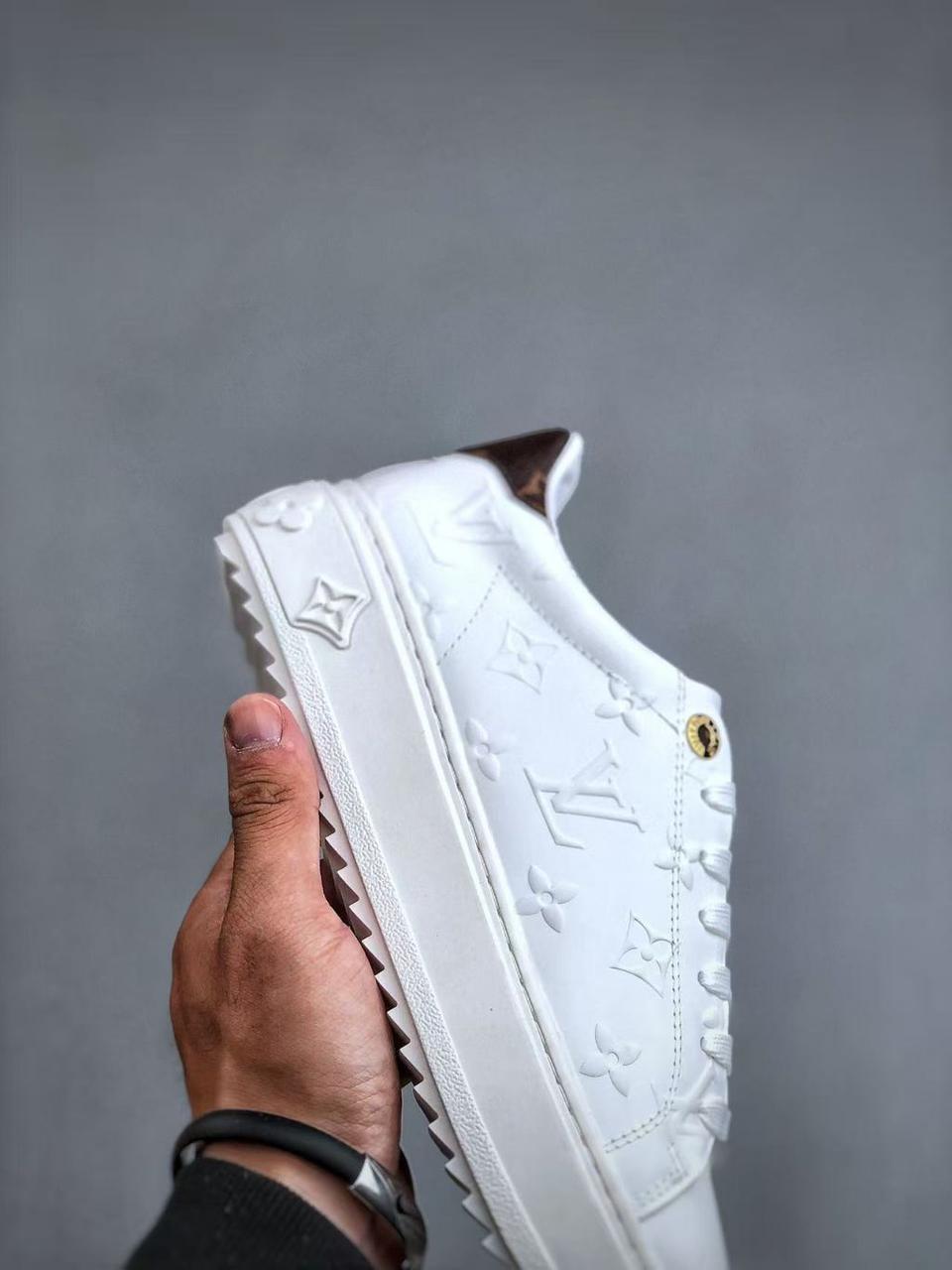 루이비통 타임 아웃 스니커즈 화이트