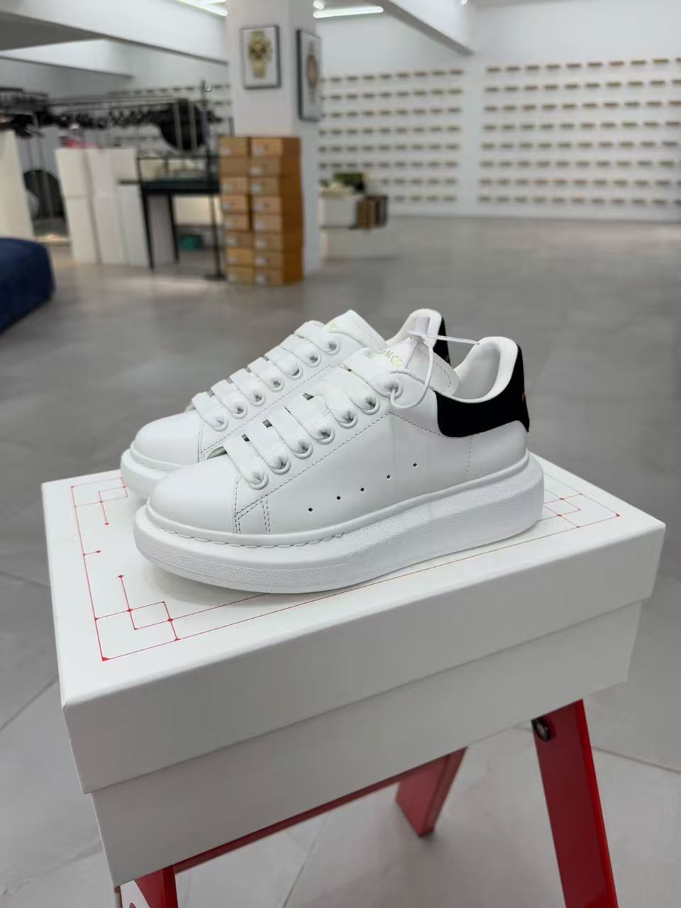 알렉산더 맥퀸 오버사이즈 스니커즈