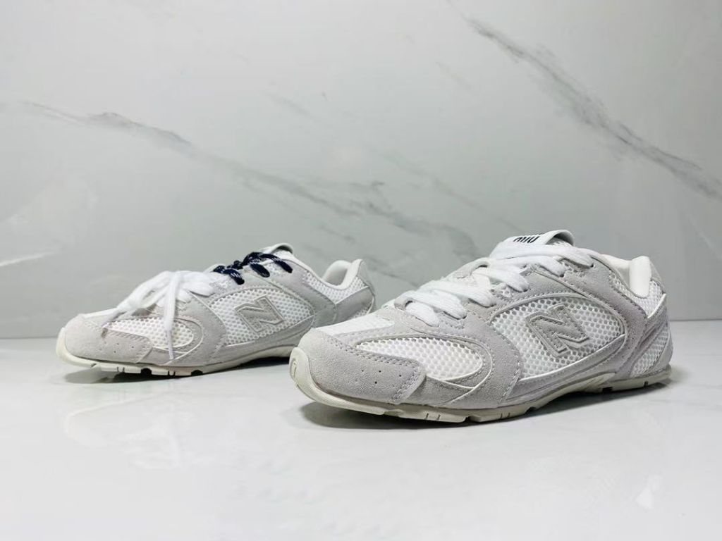 뉴발란스 x 미우 미우 530 스웨이드 메쉬 스니커즈 화이트