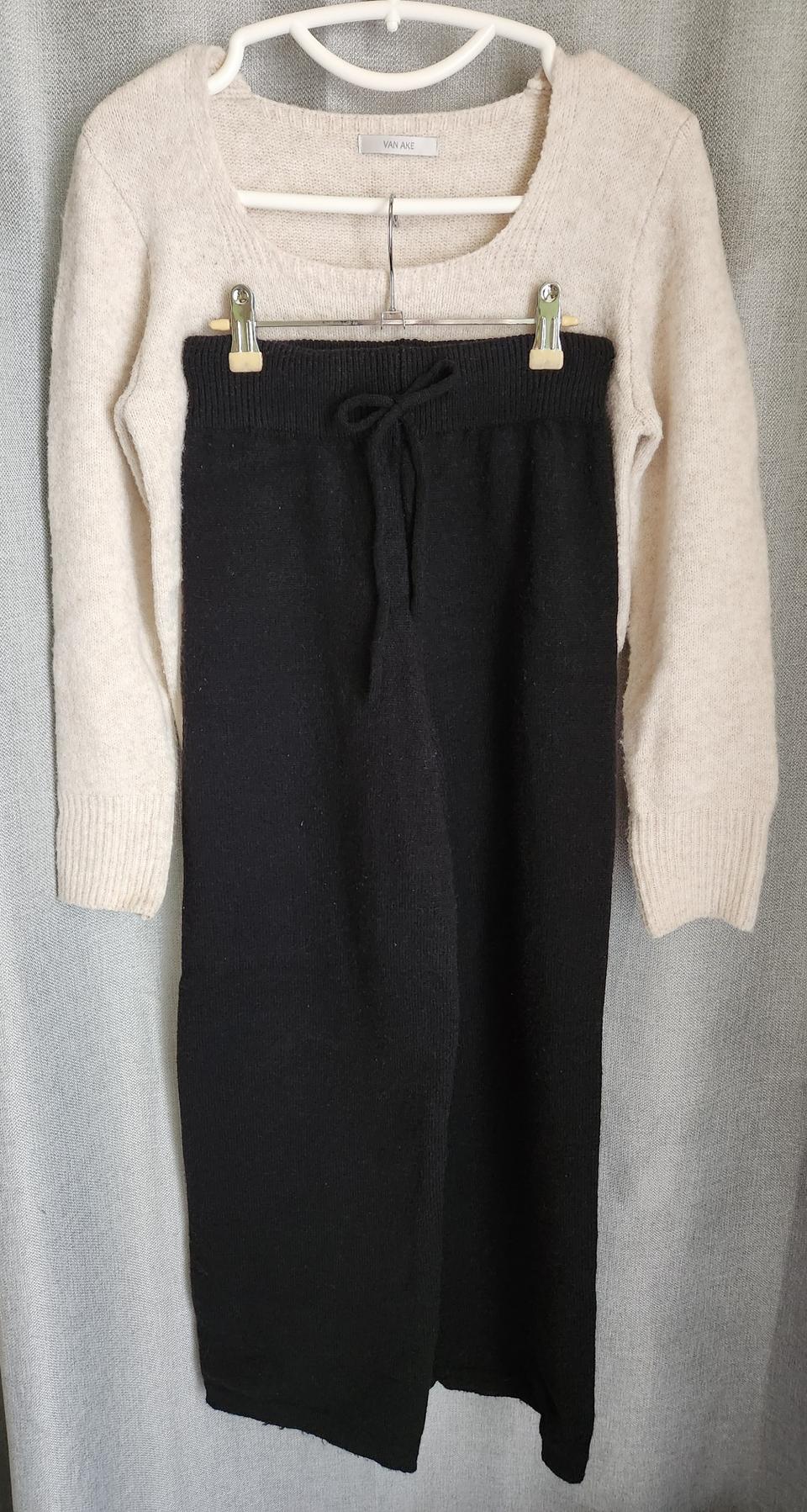 반에이크F스퀘어넥니트+S25와이드핏일반도톰니트통바지=코디세트