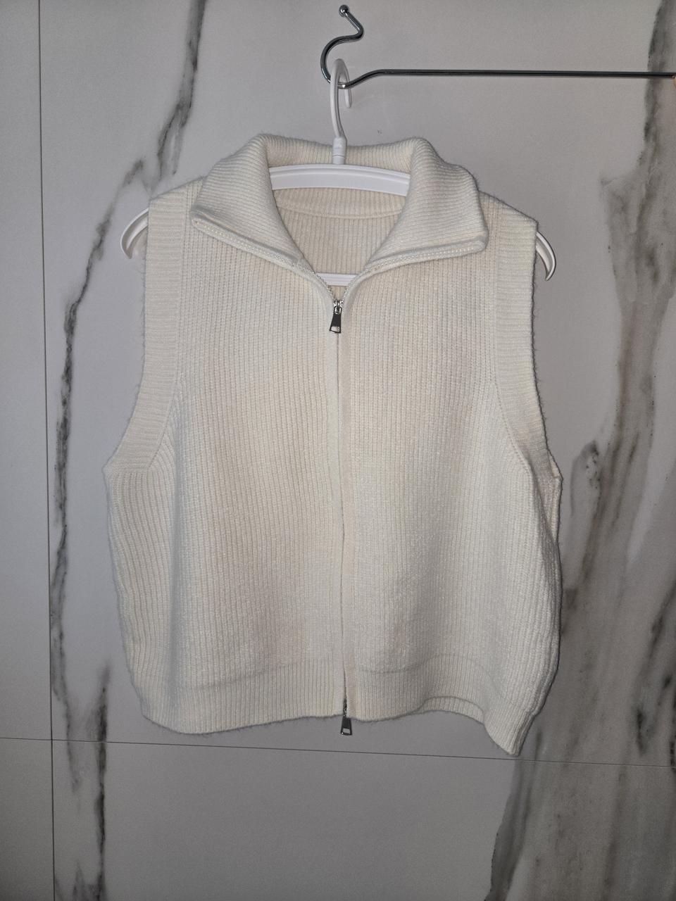 재봉틀로 직접 만든 핸드메이드 니트입니다:)