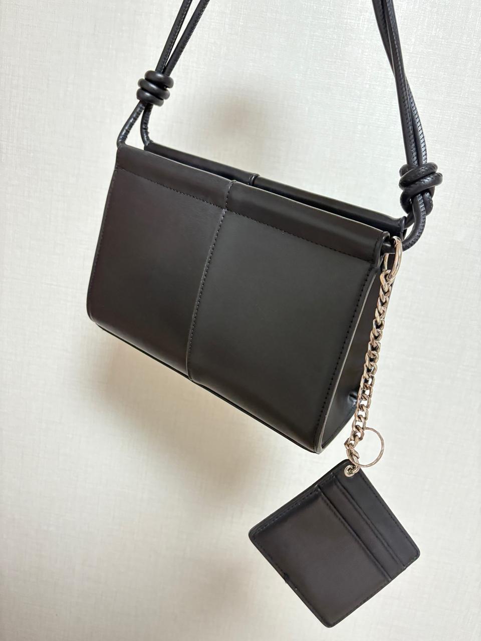 SQUARE 블랙숄더백