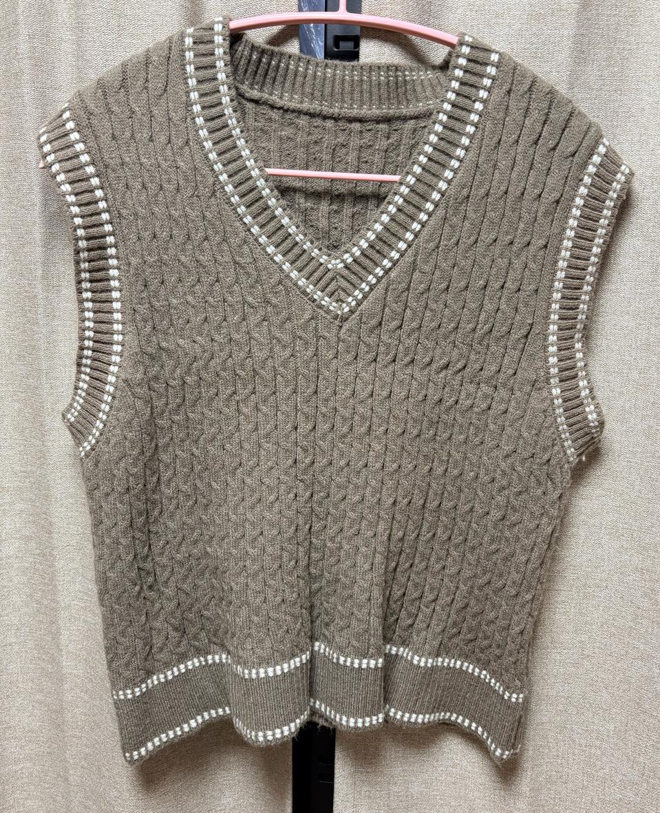 딥베이지 꽈배기 여성니트베스트