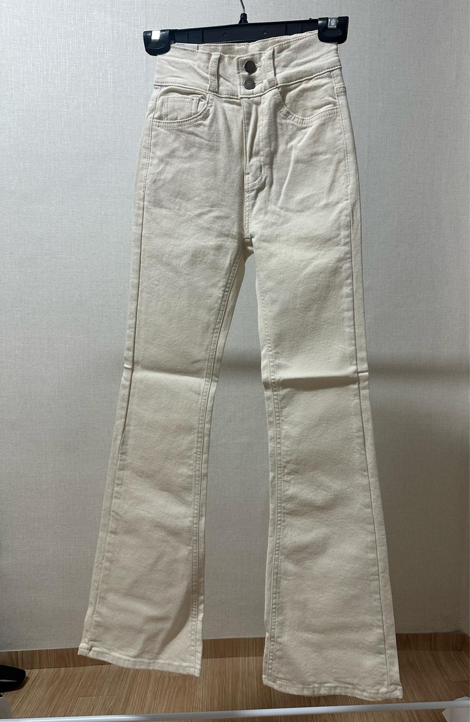 (새상품)SYNDROME 아이보리 약기모 부츠컷 바지