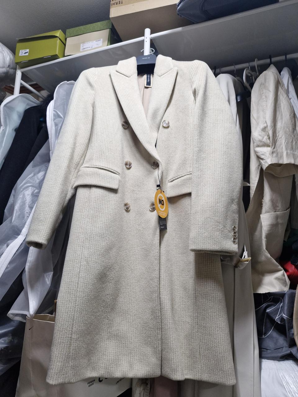 에셀리아 아이보리체크 롱코트 66  새상품