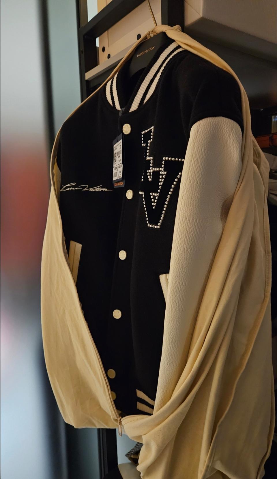 루이비통 퍼렐 시그니처 바시티 블루종