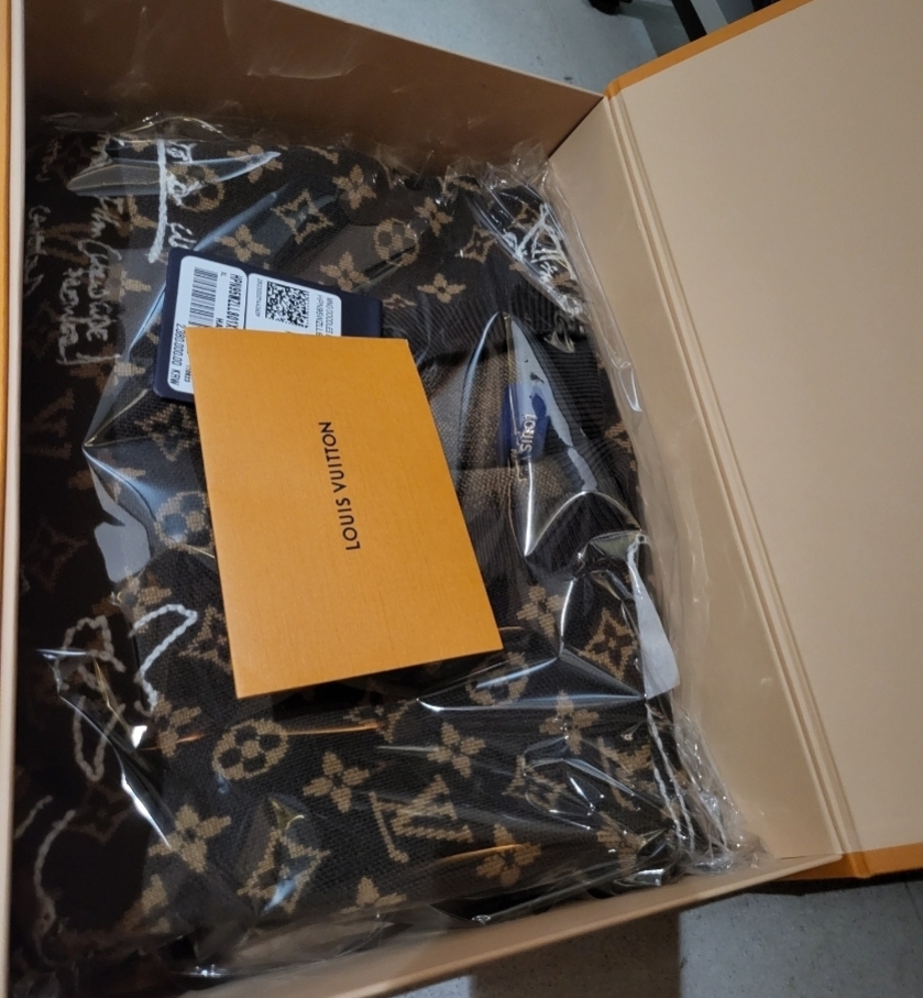 루이비통 모노그램 엠브로이더 크루넥