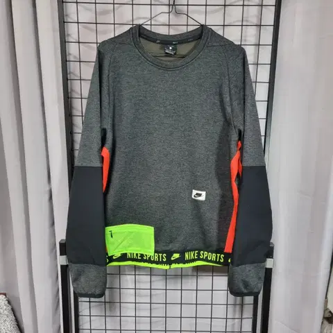 나이키 맨투맨 써마 크루탑 기모 긴팔 티셔츠 100