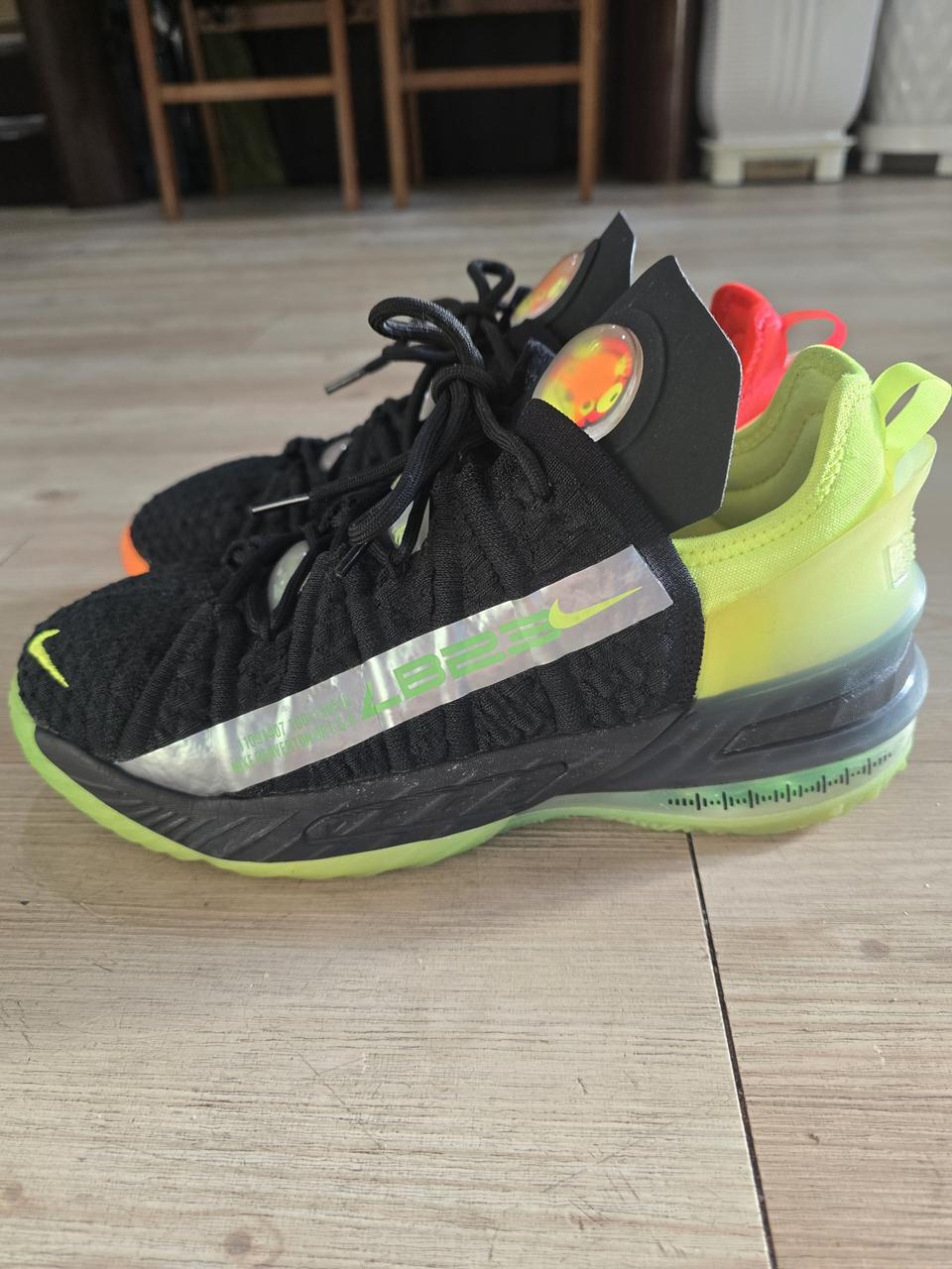 나이키 르브론 NRG 18 농구화 240mm