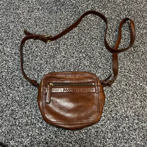 Monsac 몽삭 가죽 크로스백 브라운