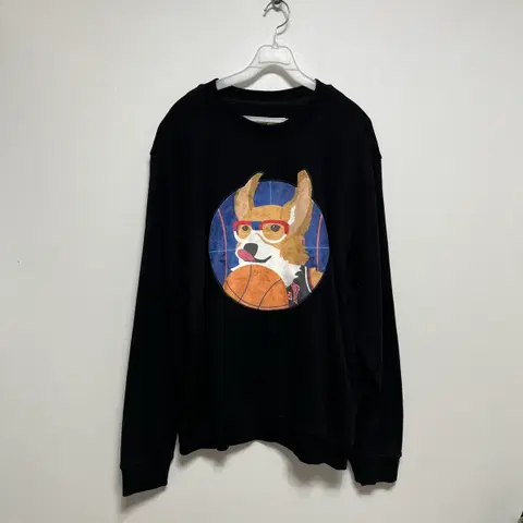 비욘드클로젯 스웻 셔츠 맨투맨