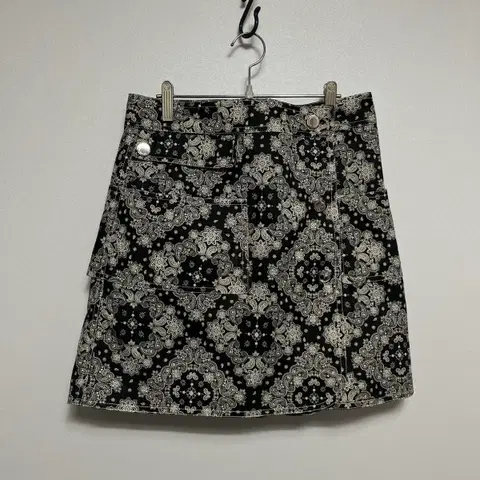 brouhaha 브루하하 페이즐리 미니 랩 스커트 블랙 m