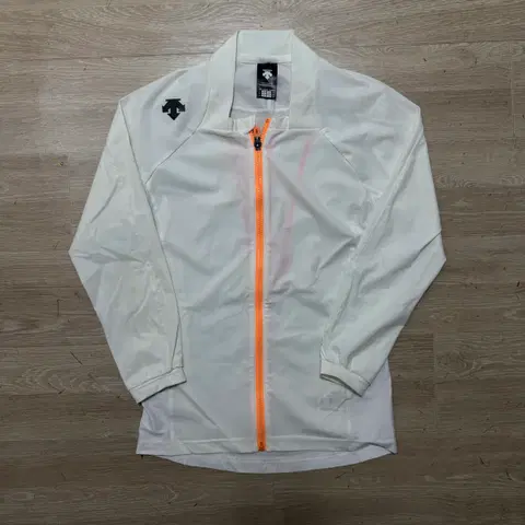 데상트 기능성 바람막이 자켓