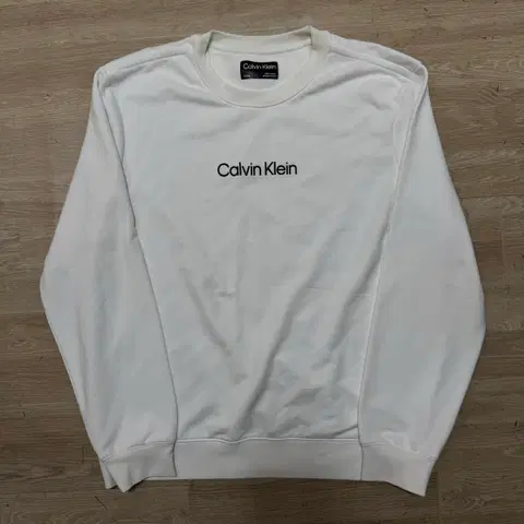 캘빈클라인 자수로고 맨투맨