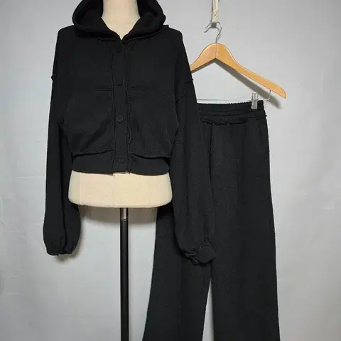 새상품 니트 트레이닝 셋업