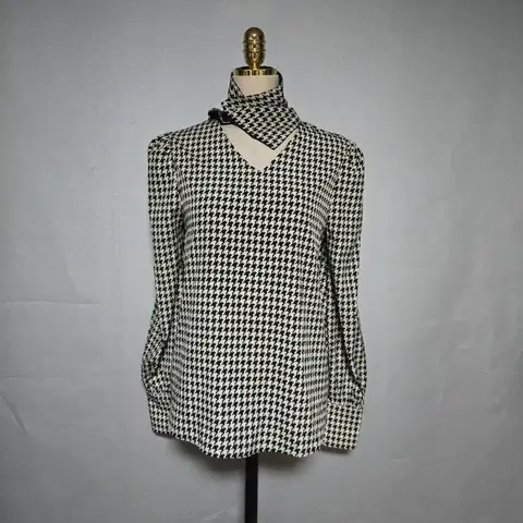 하운즈 빕 블라우스