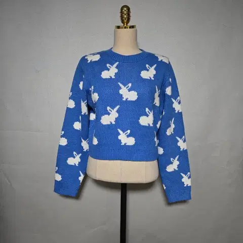 23년 에잇세컨즈 토끼 크롭니트