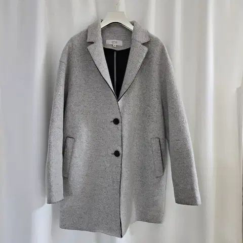 아떼바네사브루노 코트