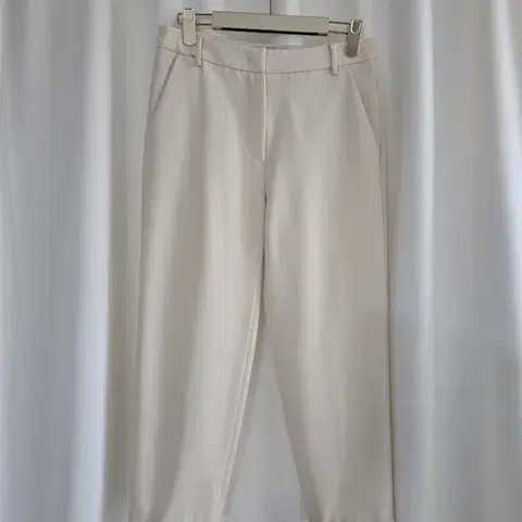 래트바이티 아이보리 슬랙스