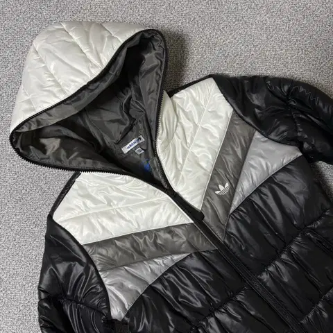 아디다스 파이어버드 후드 패딩