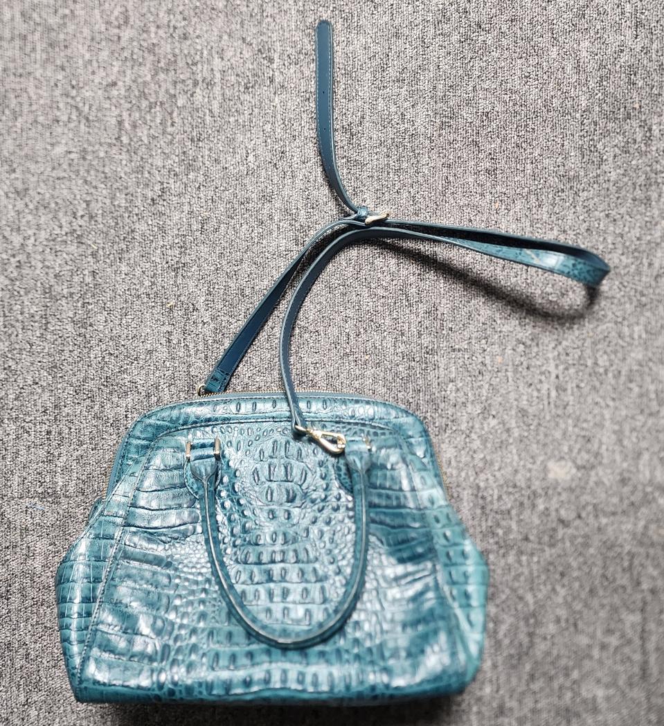 가파치 크로커 엠보 가죽 숄더백-정품