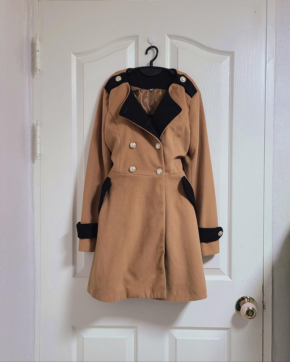 카멜브라운 배색 플레어핏 원피스 코트