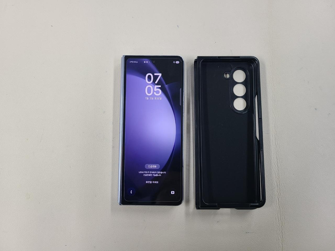 갤럭시폴드5 256G  무잔상  상태굿 케이스포함 ^^