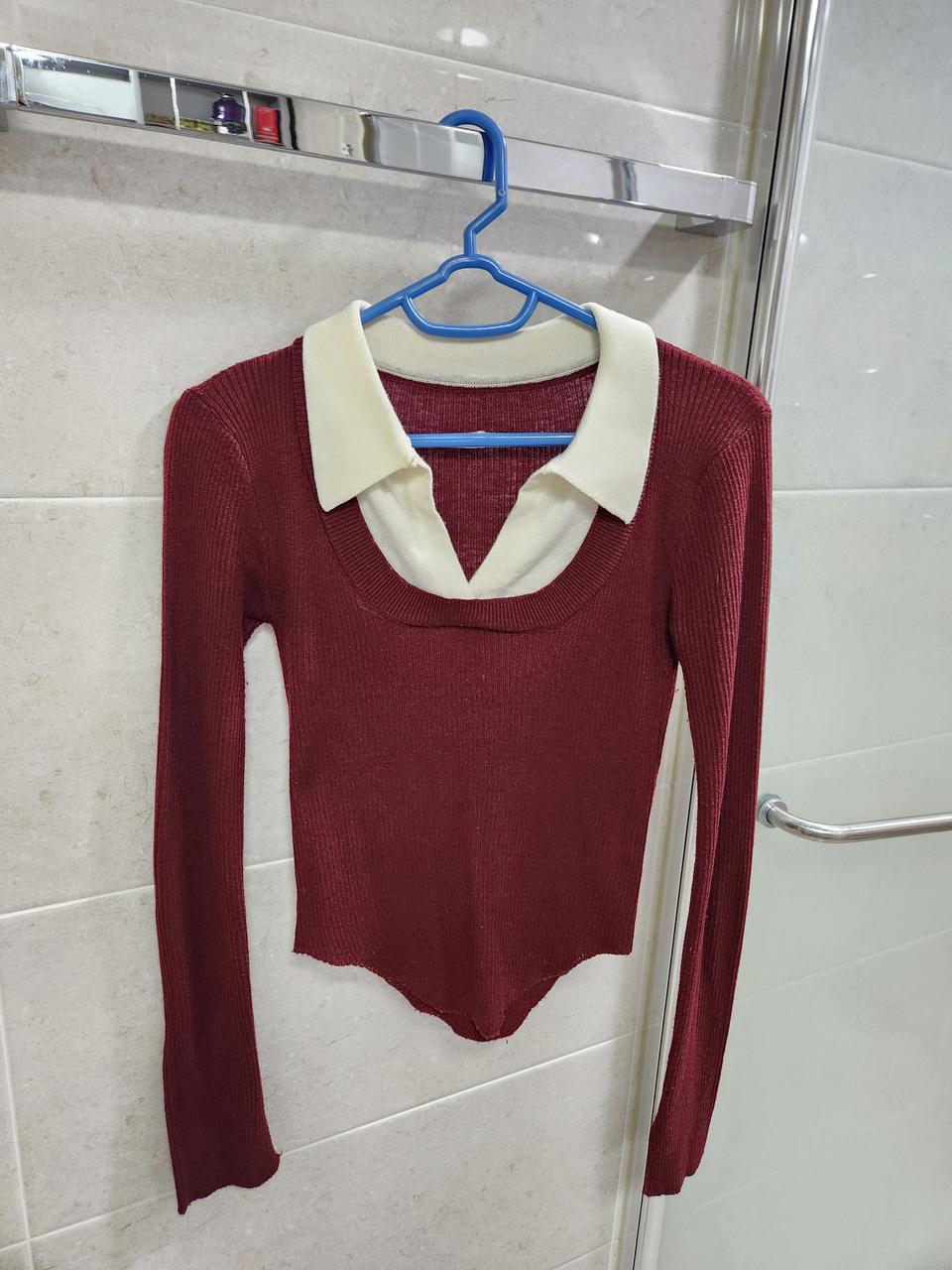 와인색 긴팔 니트