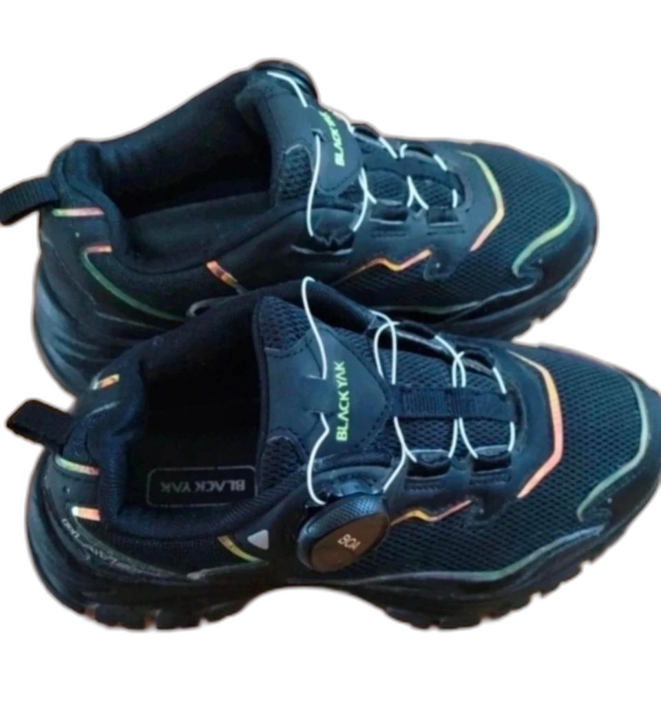 블랙야크 운동화 220싸이즈