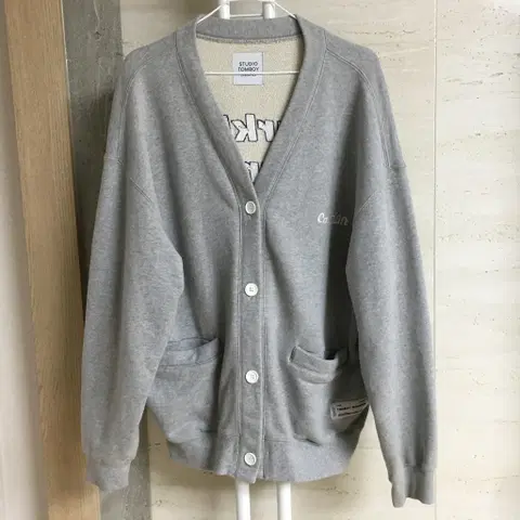 스튜디오 톰보이 자수 가디건 free