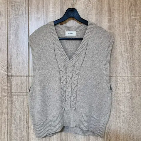 브이넥 니트조끼