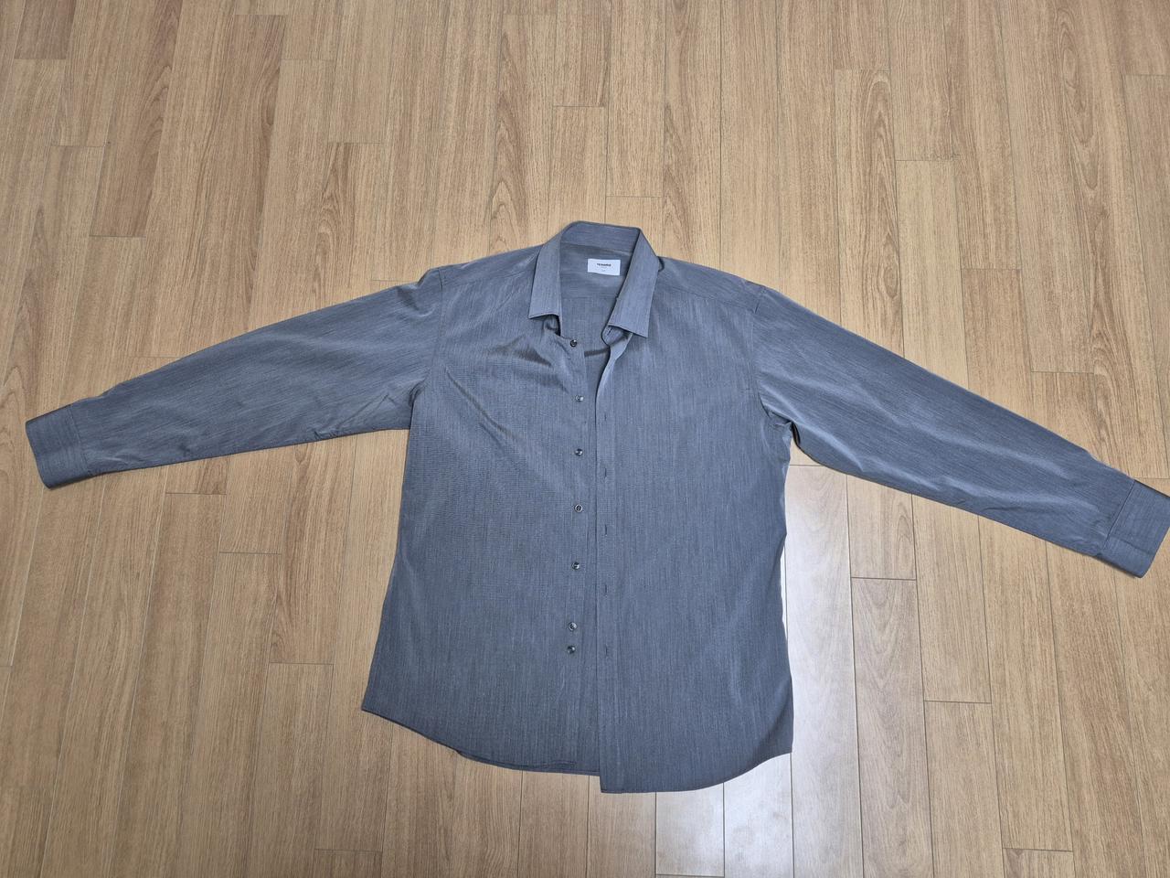 남자 긴팔 셔츠 3장 장당 7천원에 팝니다.