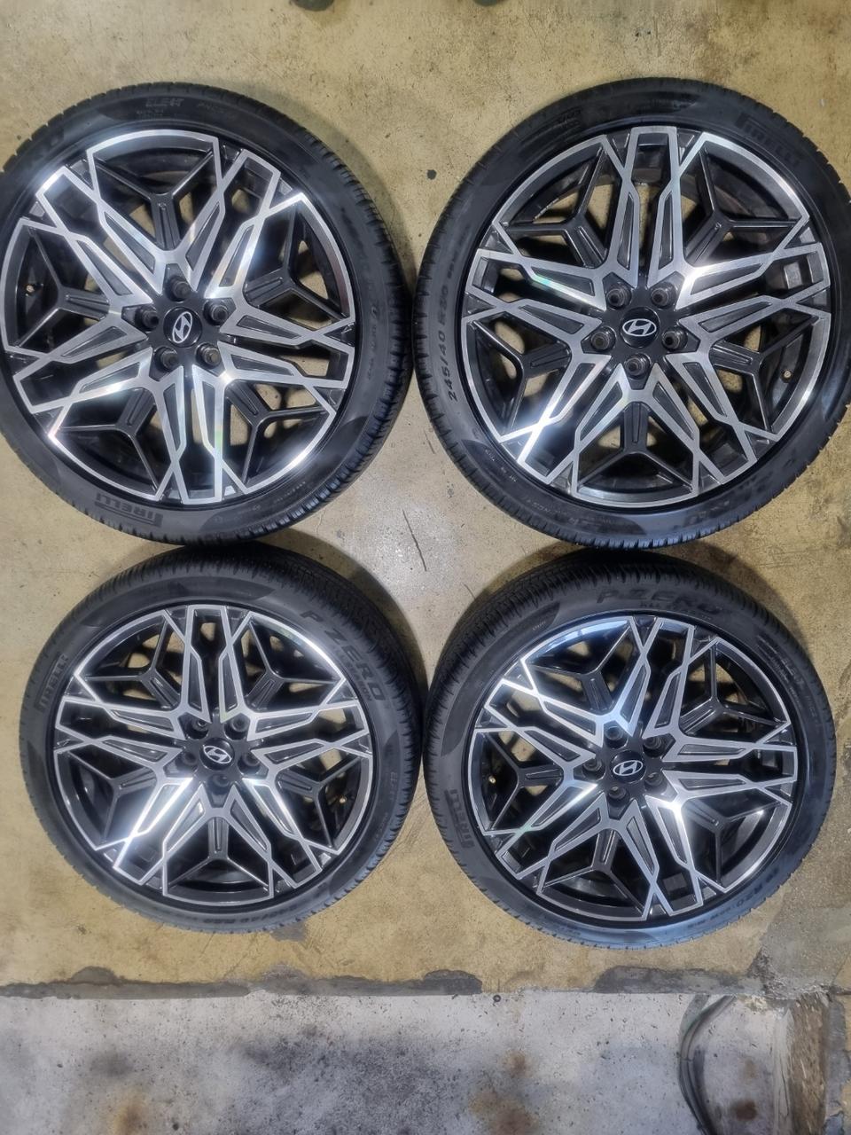 그랜저GN7 20인치휠타이어셋트팝니다 2454020 245 40 20