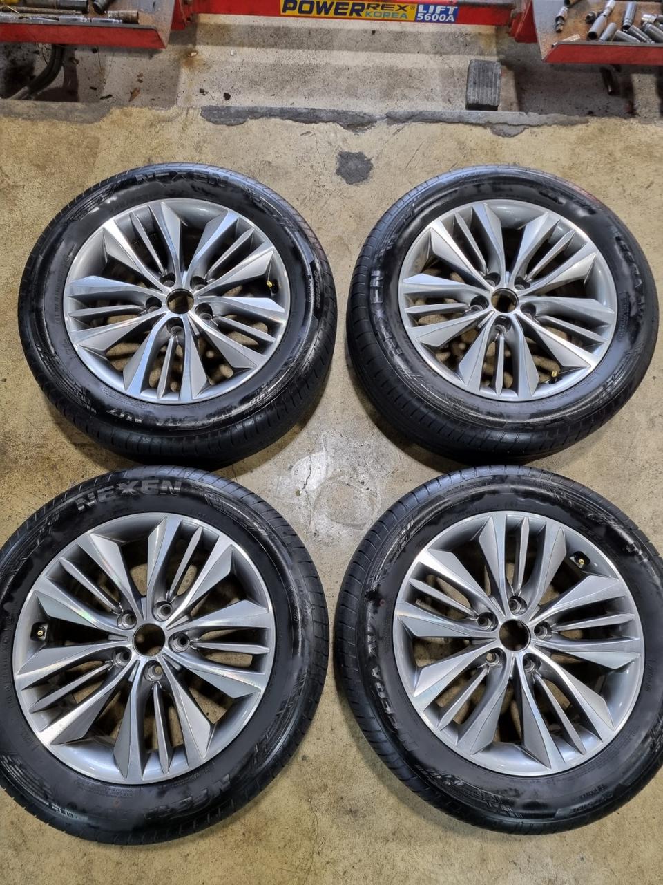 그랜저HG 삼지창 17인치휠타이어셋트팝니다 2255517 225 55 1