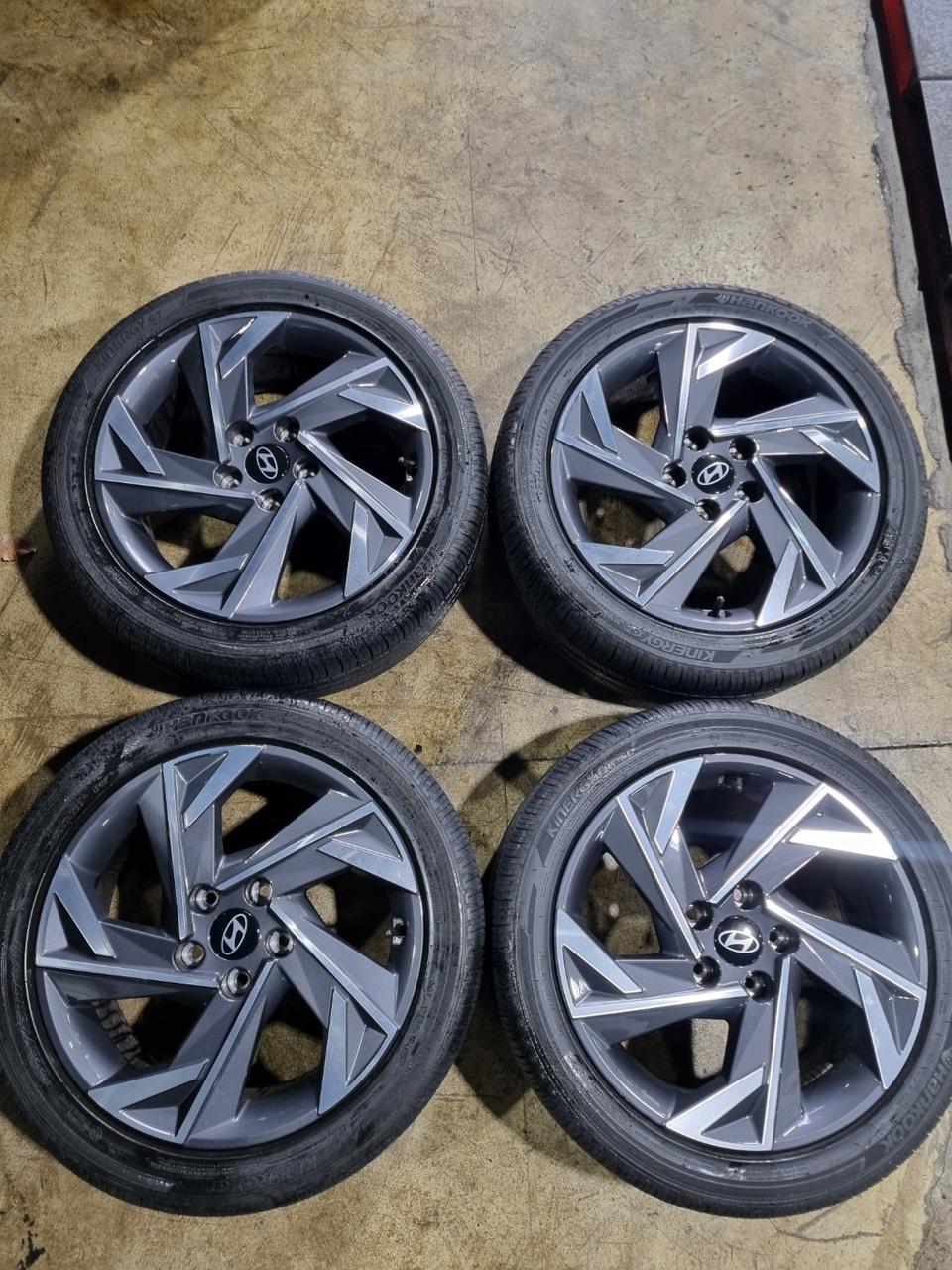 아반떼CN7 17인치휠타이어셋트팝니다 2254517 225 45 17