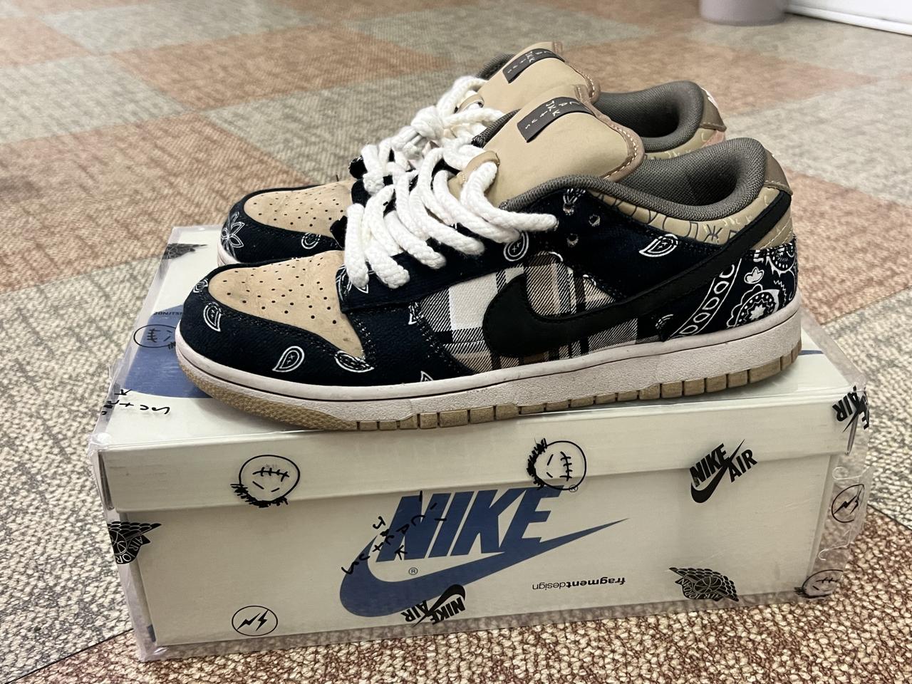 나이키 버버리 콜라보 스우시 sb덩크 트래비스 스캇 한정판 싸게판매