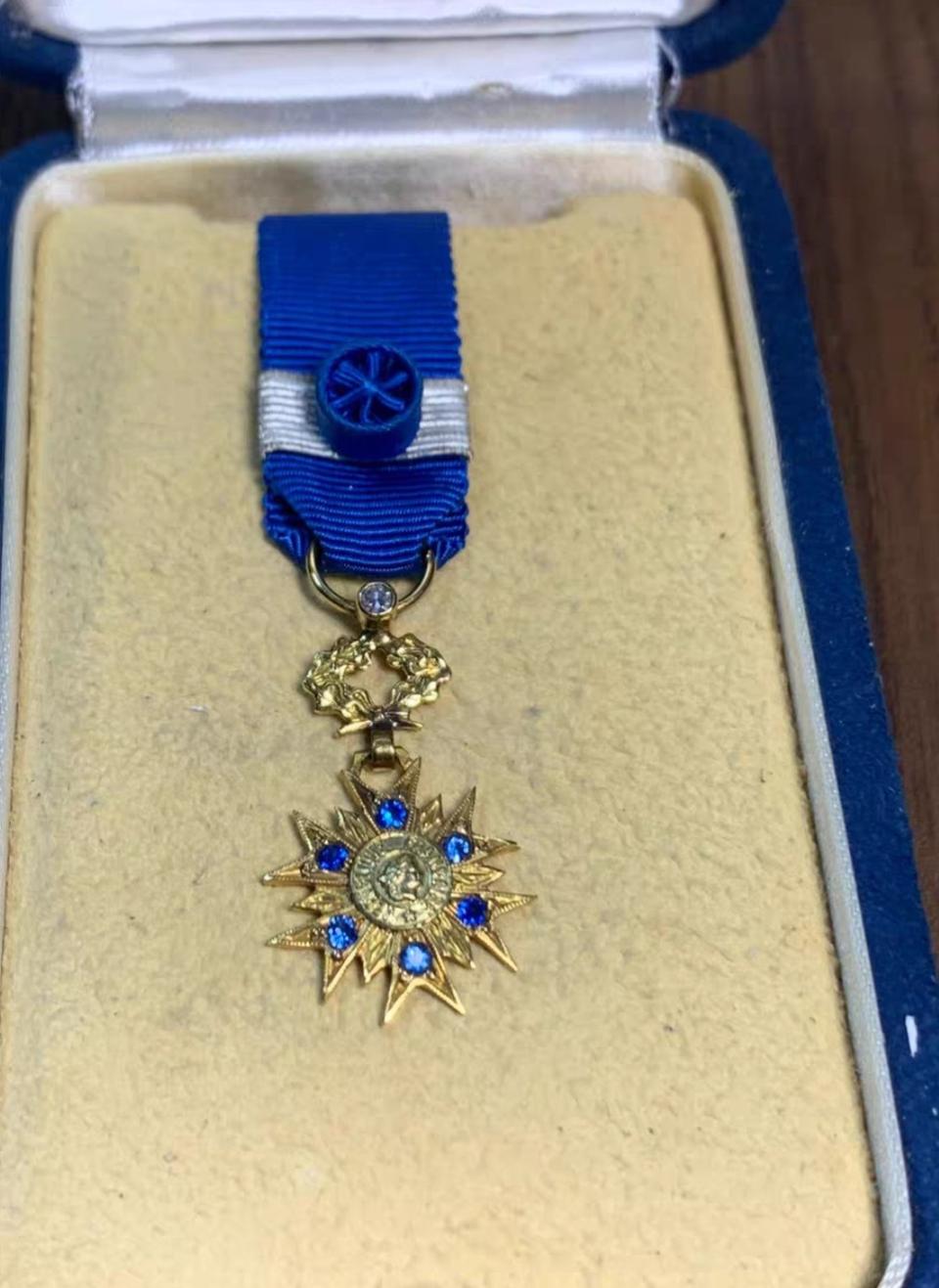 18k미니 보석 훈장