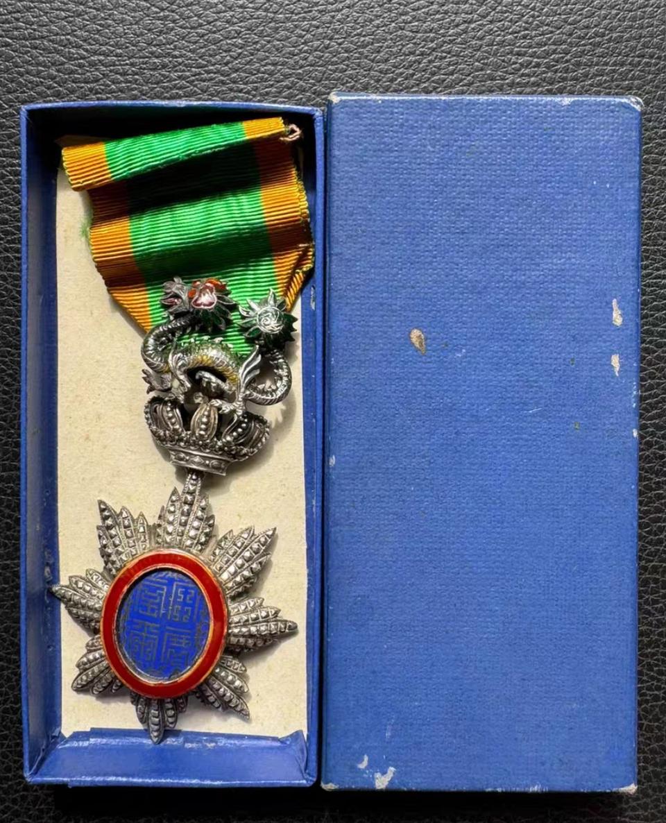 옛날 순은 훈장