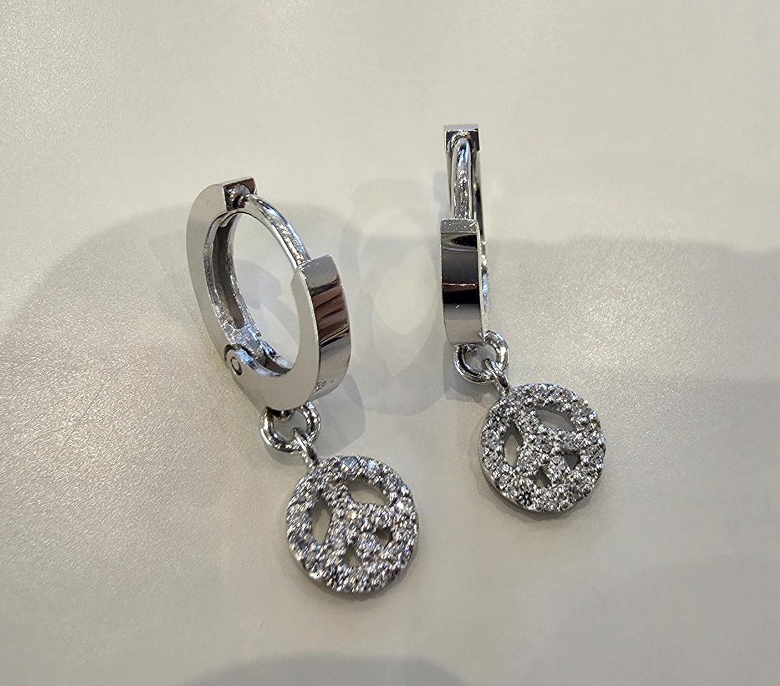 <새제품> 18k화이트골드_피스 참 이어링