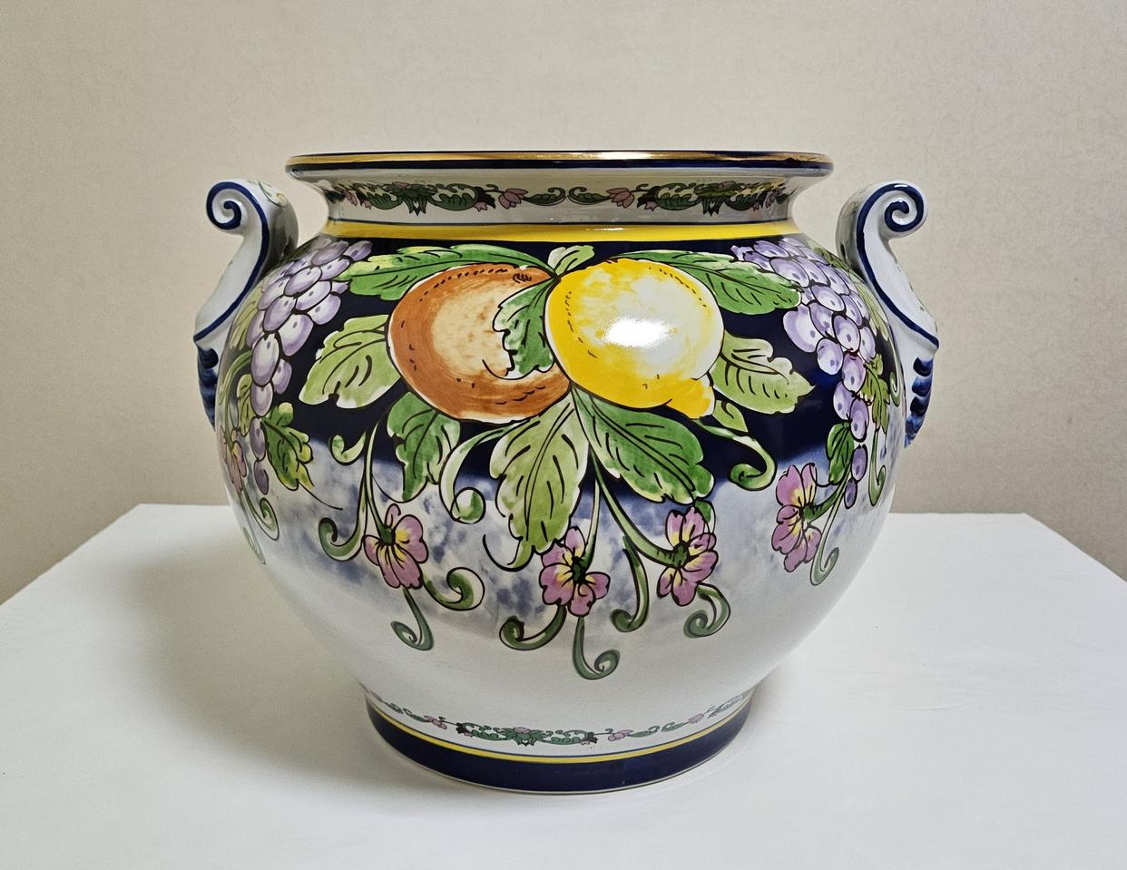 여러가지 과일 그림의 대형 중국 도자기 항아리