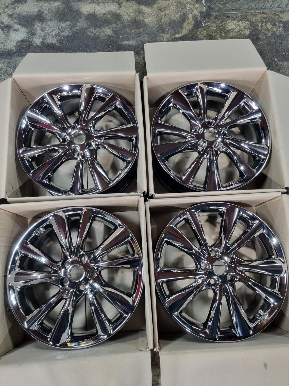 더뉴카니발19인치크롬휠 팝니다