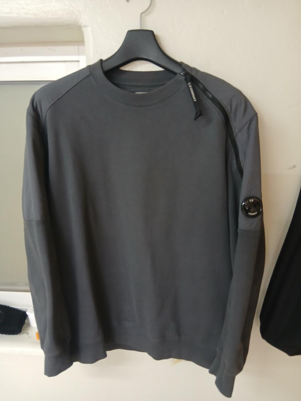 (새상품급)CP컴퍼니 맨투맨 정품 24FW 백화점판 한글택 105