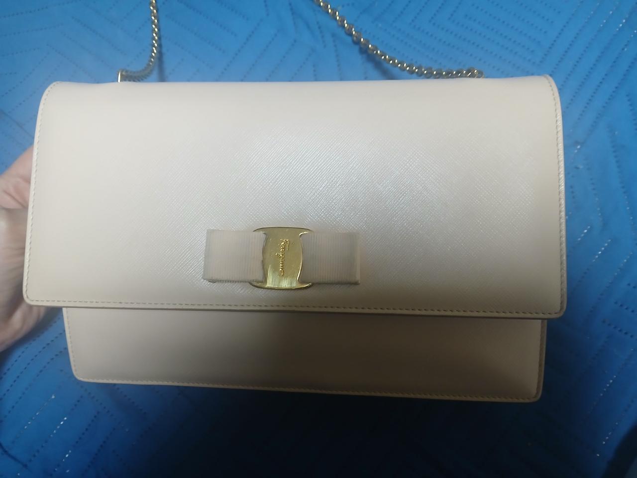 정품 페레가모 지니 크로스백