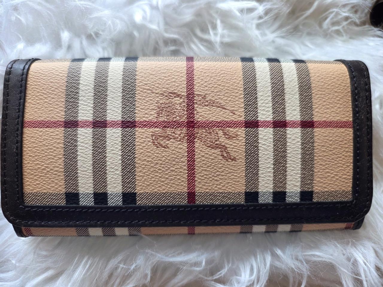 정품 버버리 프로섬 장지갑 새것  보관만한 상태