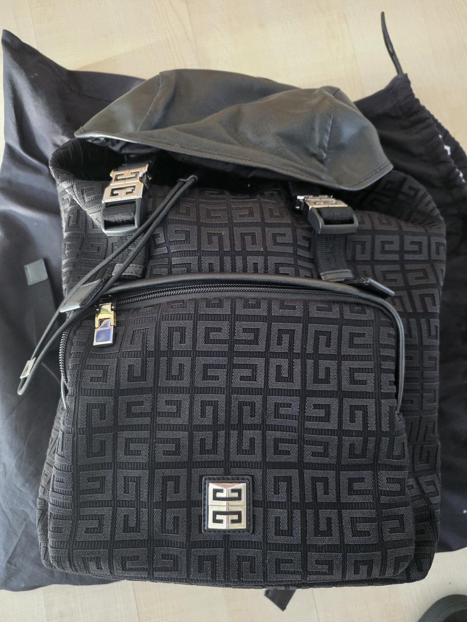 지방시 블랙 패턴 백팩 100% 정품